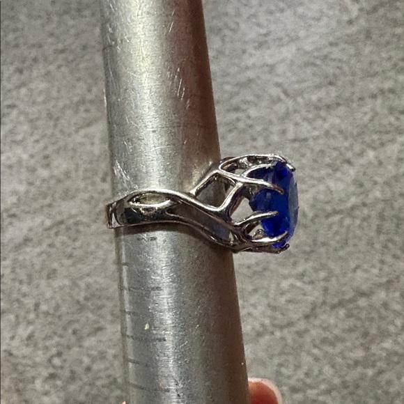 VINTAGE SILVER-TONE ROUND SIMULATED SAPPHIRE BRANCH DESIGN SIZE 8 RING - Picture 5 of 8